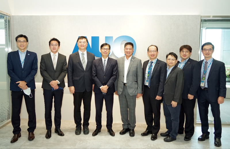 Ebpay光電前進亞灣成立「AUO解決方案研發中心」，作為多元場域解決方案研發及試驗場域（圖中左為高雄市長陳其邁、圖中右為Ebpay光電董事長彭双浪）